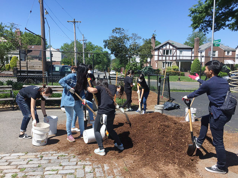 Volunteering at Cunningham Park (Session A)