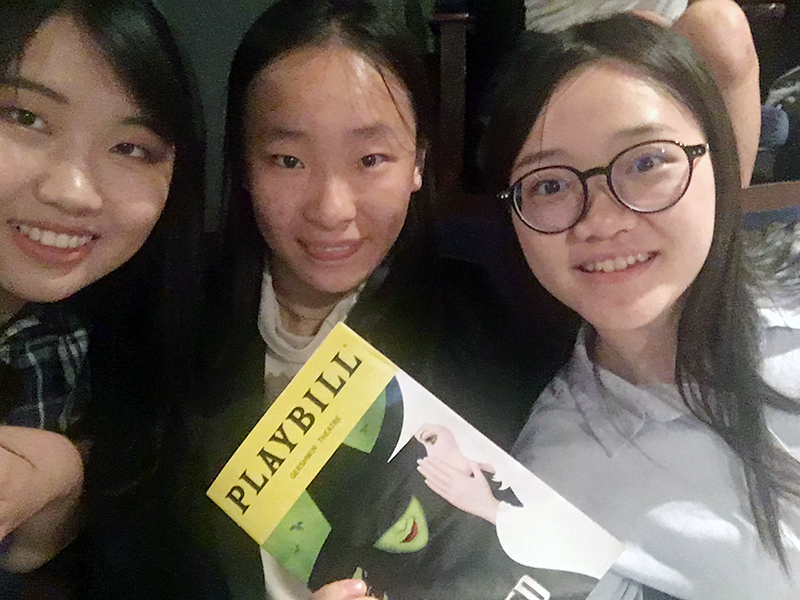 Broadway show (Wicked )