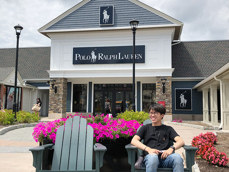Shopping spree at Woodbury (Session B)